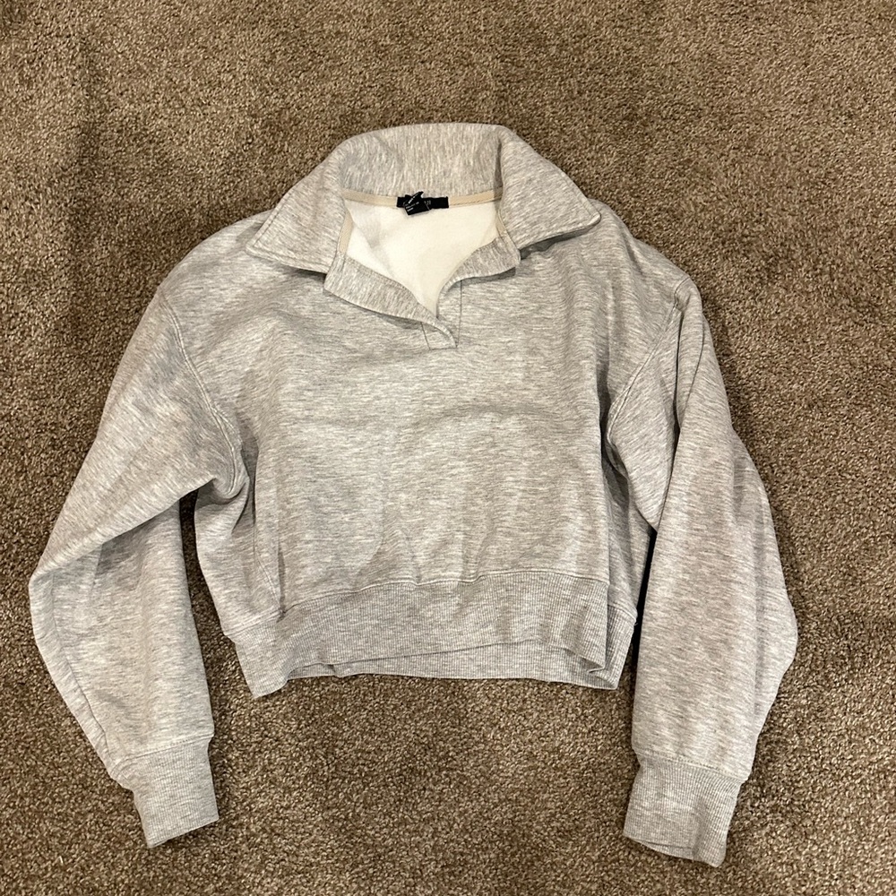 Forever 21 Light Gray Fleece Top